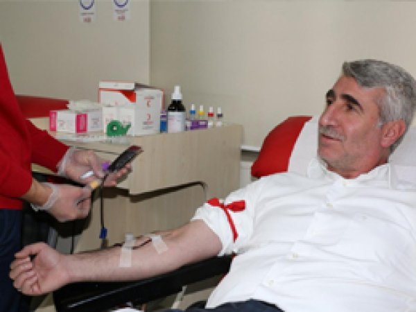HÜDA PAR’dan kan bağışı çağrısına destek