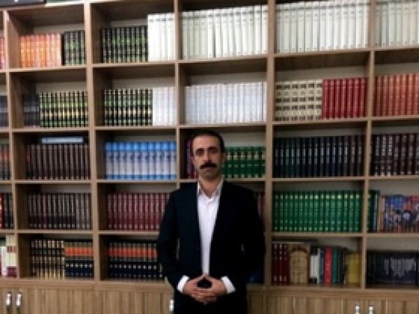 İslami kaynak kitaplar gençlerin hizmetinde