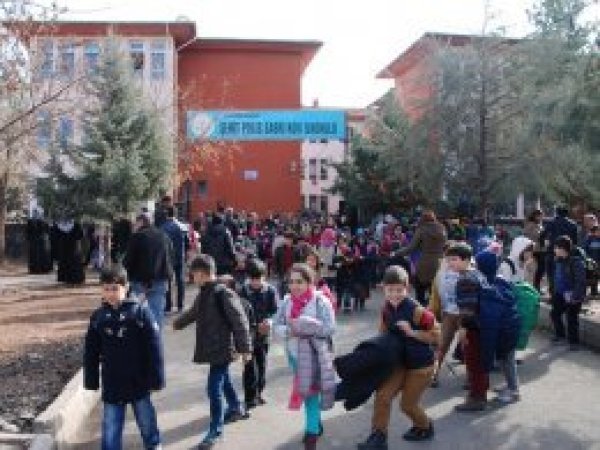 'Öğrencileri sarsmak dayak değil'