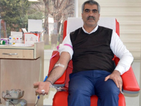 HÜDA PAR'dan kan bağışı çağrısına destek