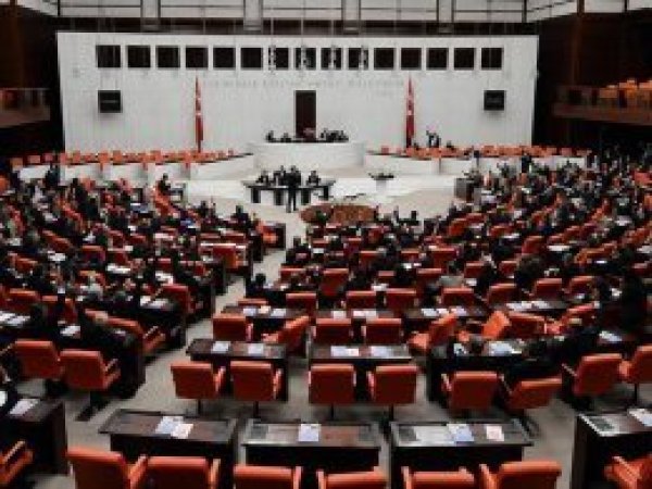Anayasa değişikliği için 13. madde kabul edildi