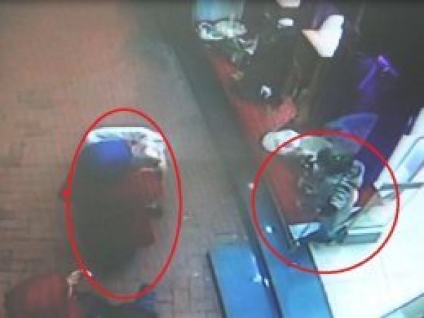 Hırsızlığa 3 yaşındaki çocuğu da alet etti