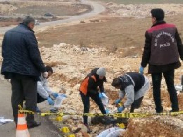 Yol kenarında erkek cesedi bulundu