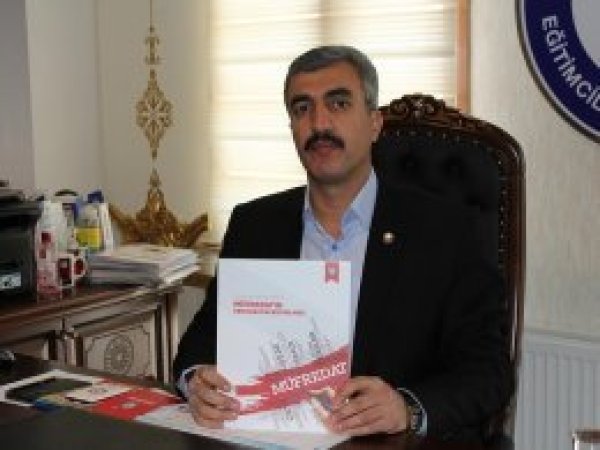 'Kişiler üzerinden ders kitabı oluşturulmamalı'