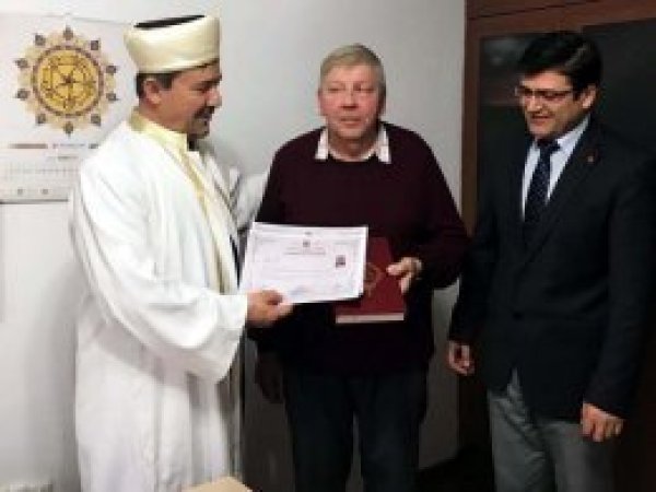 72 yaşındaki İngiliz Müslüman oldu 