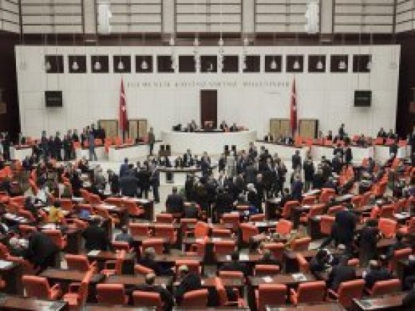 Meclis'te 1'inci tur görüşmeler sona erdi