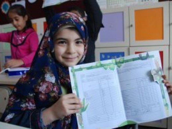 Öğrencilerin karne sevinci