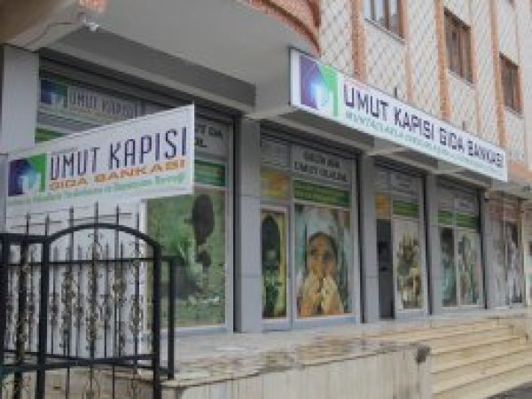 Umut Kapısı'ndan 927 bin TL yardım