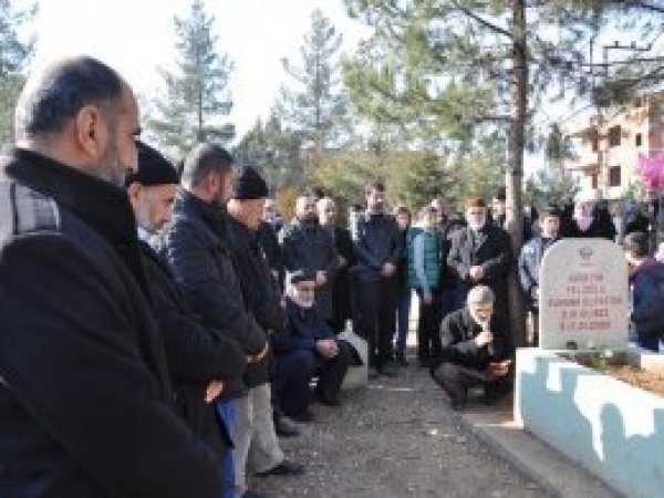 Şehid Rehber Hüseyin Velioğlu kabri başında anıldı