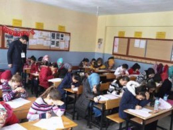 Bitlis'te binlerce kişi Siyer sınava girdi
