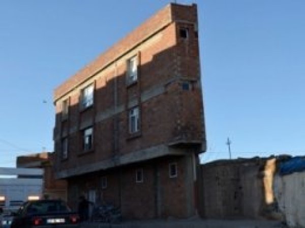 Bu binayı görenler bir daha dönüp bakıyor