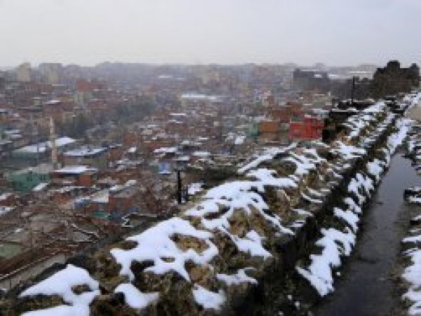 Diyarbakır beyaza büründü