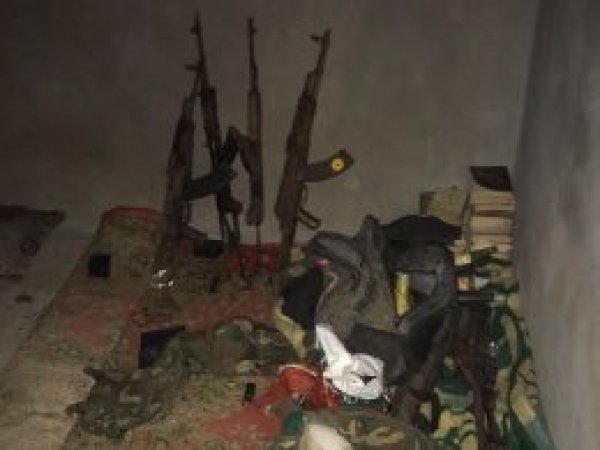 PKK sığınağında silah ele geçirildi