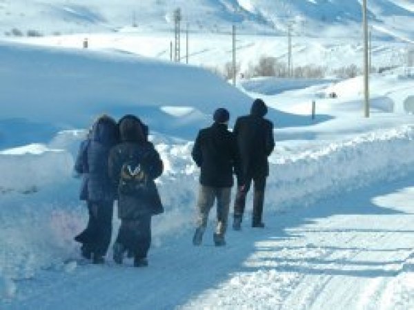 Siyer Sınavı için karlı yolları yürüyerek aştılar