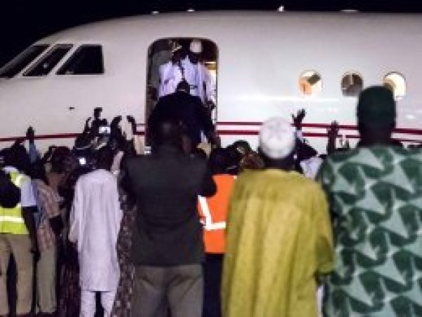 Yahya Jammeh ailesiyle ülkeden ayrıldı