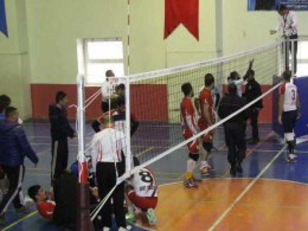 Voleybol maçında hakem saldırıya uğradı