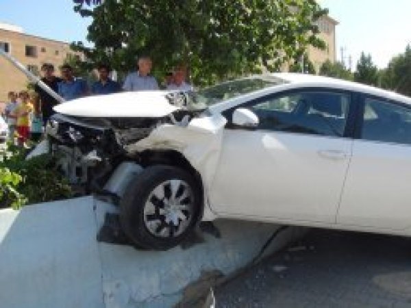 Diyarbakır’da 2 otomobil çarpıştı: 4 yaralı
