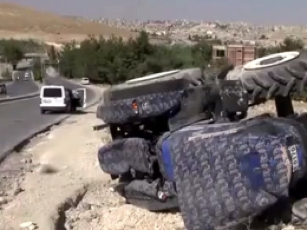 Antep'te traktör devrildi: 1 ölü