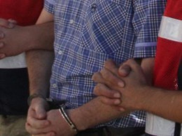 FETÖ'nün 'mahrem imamı' ailesiyle sınırda yakalandı