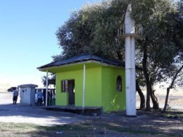 HÜDA PAR'lı gençler mescidi kendi imkânlarıyla onardı