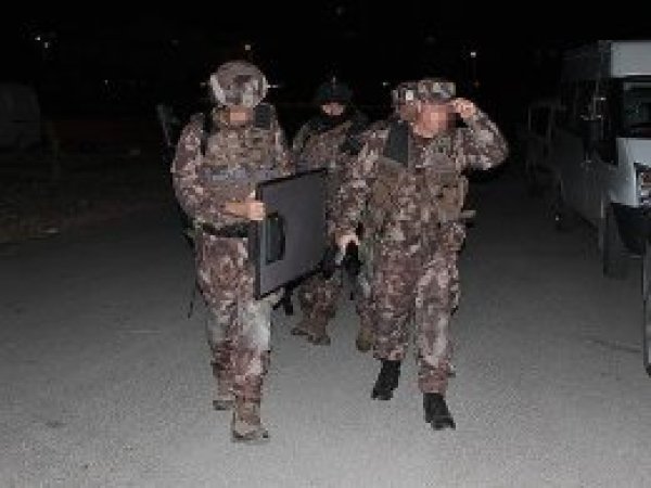 Konya'da Özel Harekat polisleriyle FETÖ operasyonu