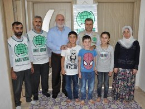 Umut Kervanı Batman’da yetim aileyi ev sahibi yaptı