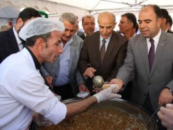 Urfa'da 20 bin kişiye aşure dağıtıldı