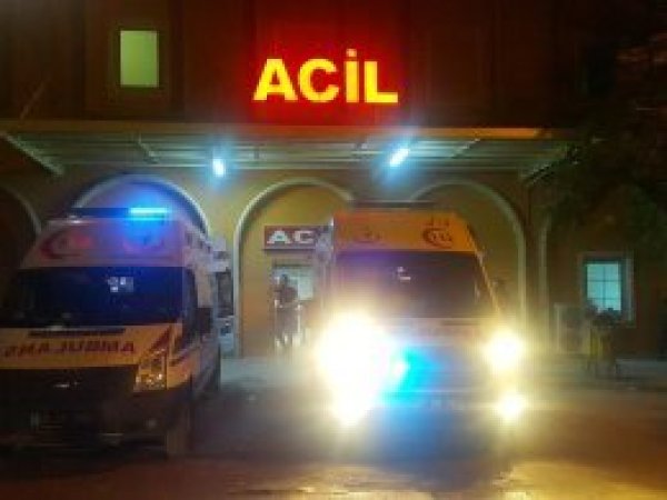 Askeri araç ile TIR çarpıştı: 4 asker bir korucu yaralı