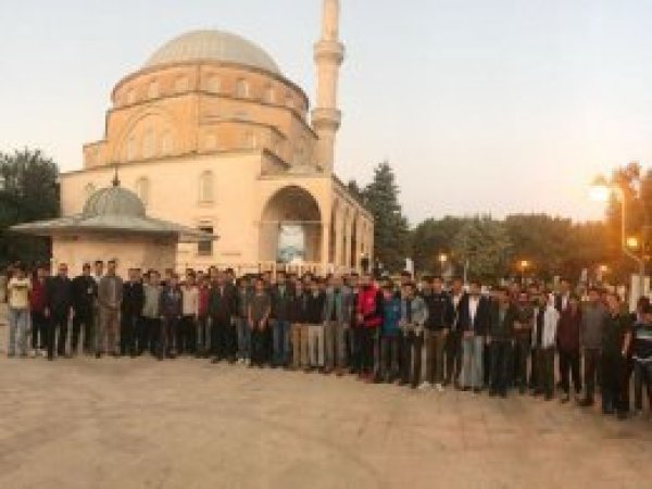 Batman'da gençler sabah namazında buluştu
