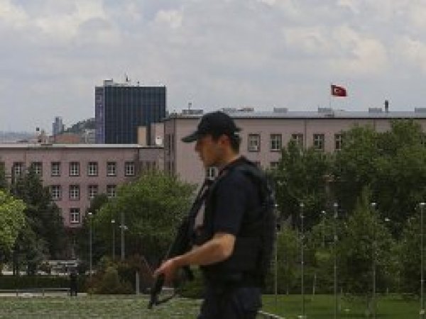 Meclis'e kurşun geçirmez zırhlı kulübe