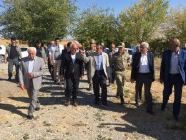 Vali Kalkancı depremzedeleri dinledi