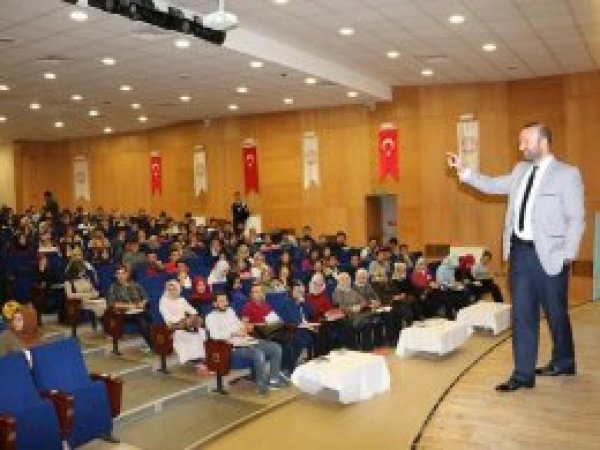 'İyi bir öğretmen öncelikle kendisine öğretebilendir'
