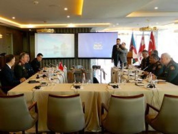 Genelkurmayı Başkanı Akar, Azerbaycan Savunma Bakanı ile görüştü