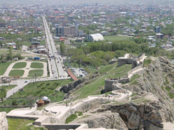 HÜDA PAR Van'da artan bar, pavyonlara dikkat çekti