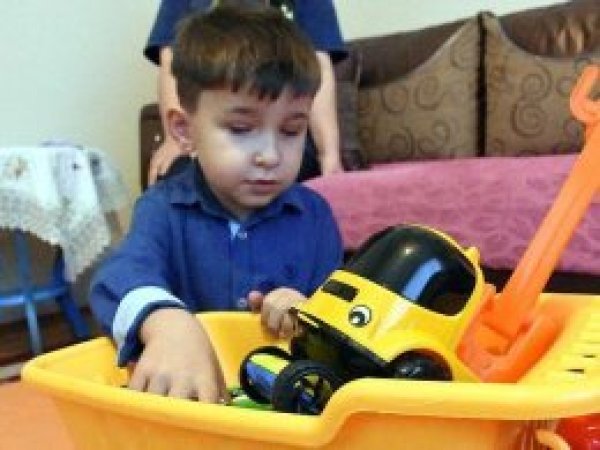 Minik Furkan yardım elini bekliyor