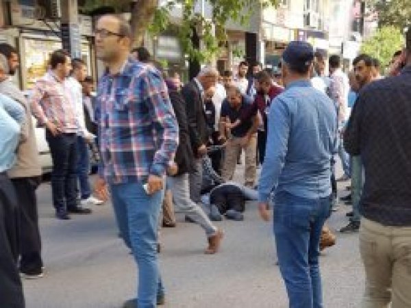 Resmi kuruma ait aracın çarptığı adam yaralandı