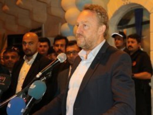 'Aliya, İslamiyet’in bayrağını taşıyan bir insandı'