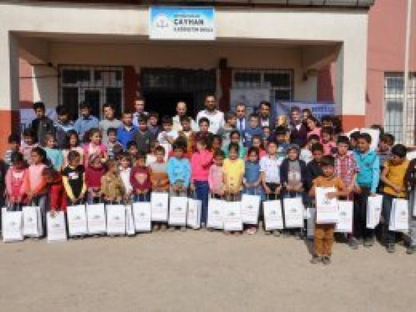 IHO-EBRAR yetim öğrencilerin yüzünü güldürdü