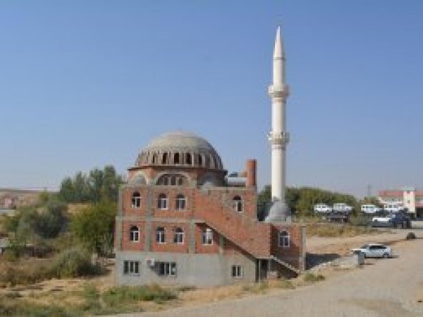 Yarım kalan cami yardım bekliyor