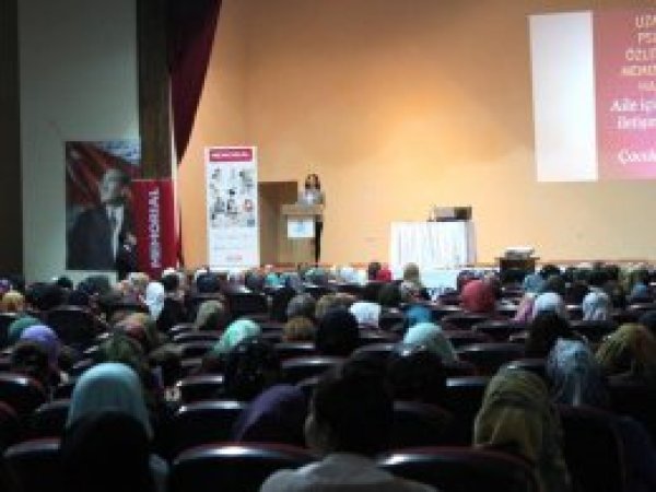 "Aileler ile çocukları arasında iletişim daha sıcak olmalı"