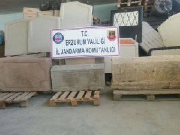 Bizans dönemine ait mezar taşları ele geçirildi