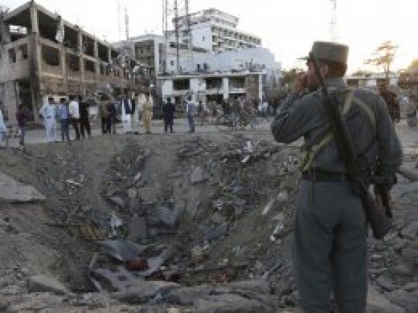 Afganistan'da NATO sivilleri vurdu