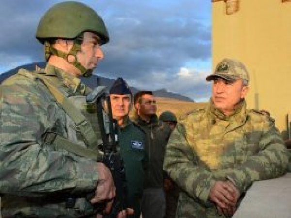 Genelkurmay Başkanı Akar sınır hattında