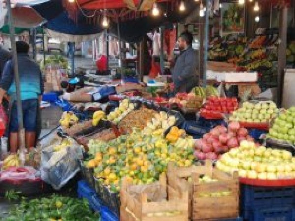 Kışlık sebze ve meyveler tezgahlardaki yerini aldı