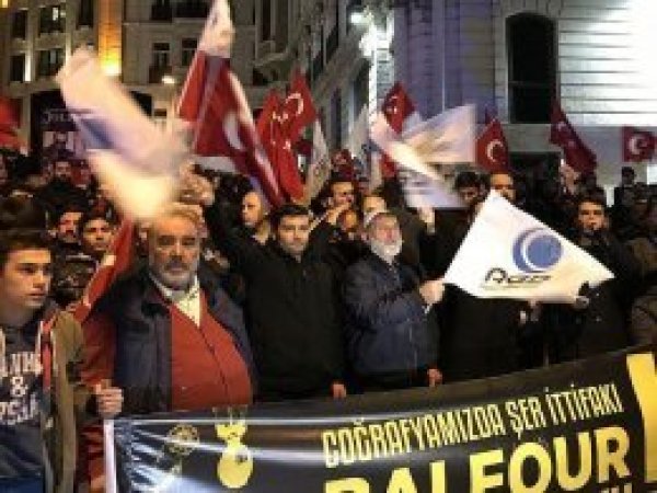 İstanbul'da 'Balfour Deklarasyonu' protestosu