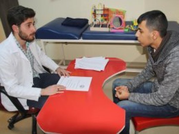 'Kekemelik terapiler sonucu giderilebiliyor'