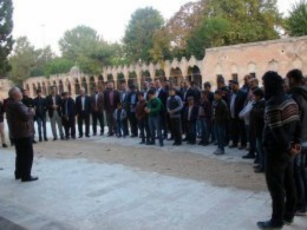 'Mezhepçilik ve ırkçılıktan uzak gençlik mumla aranır durumda'