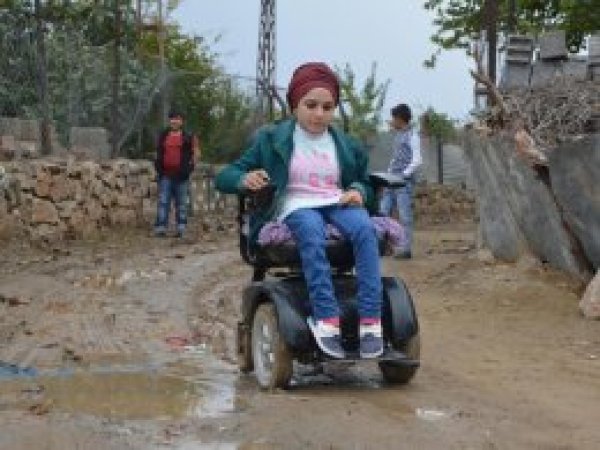 Engelli kardeşlerin okumalarına yol engeli