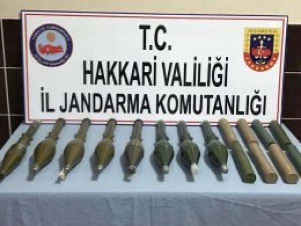 Hakkâri'de anti tank roketatar mühimmatı ele geçirildi