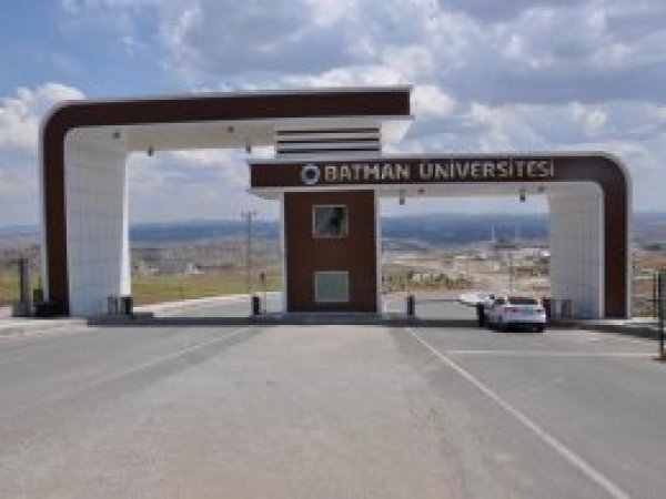 "İslami İlimler Fakültesine ilahiyatçı olmayan dekan!"